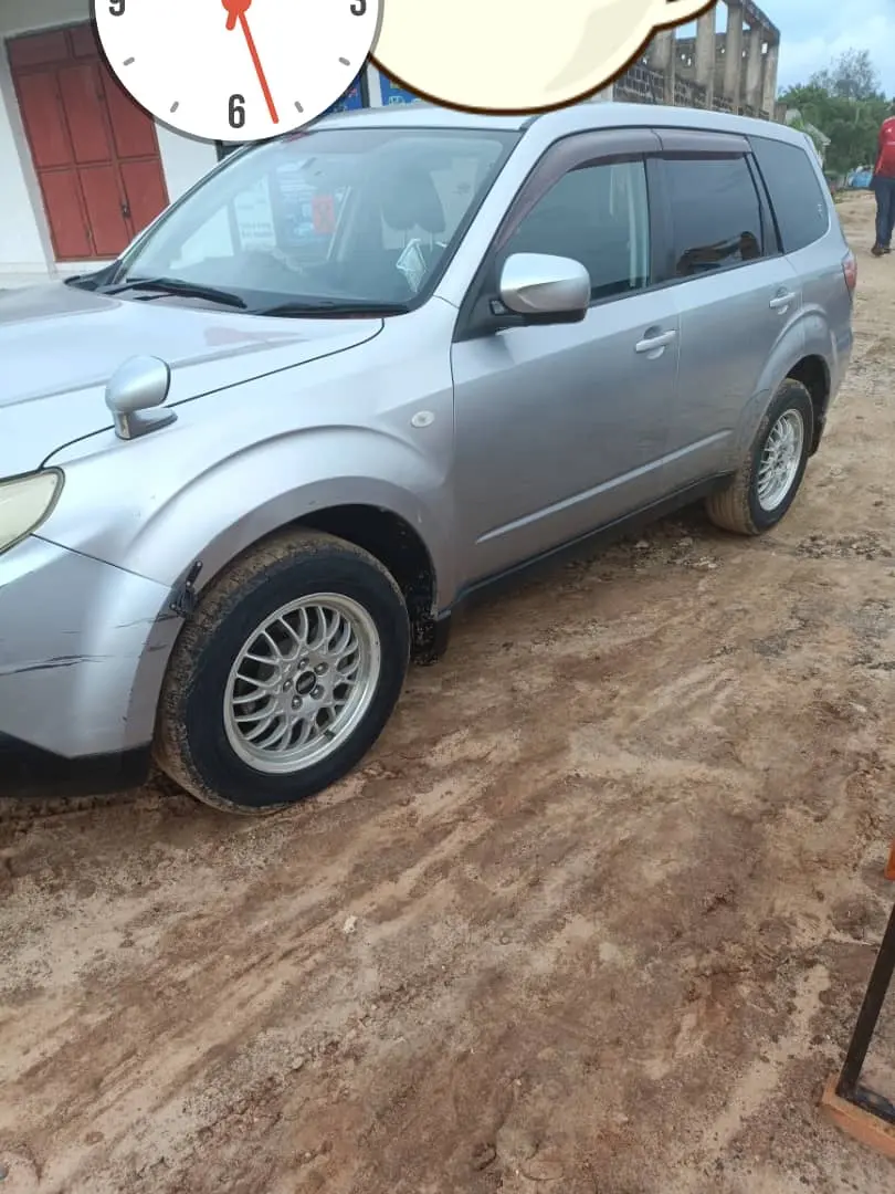 Subaru Forester Silver 17M Manual thumbnail 2