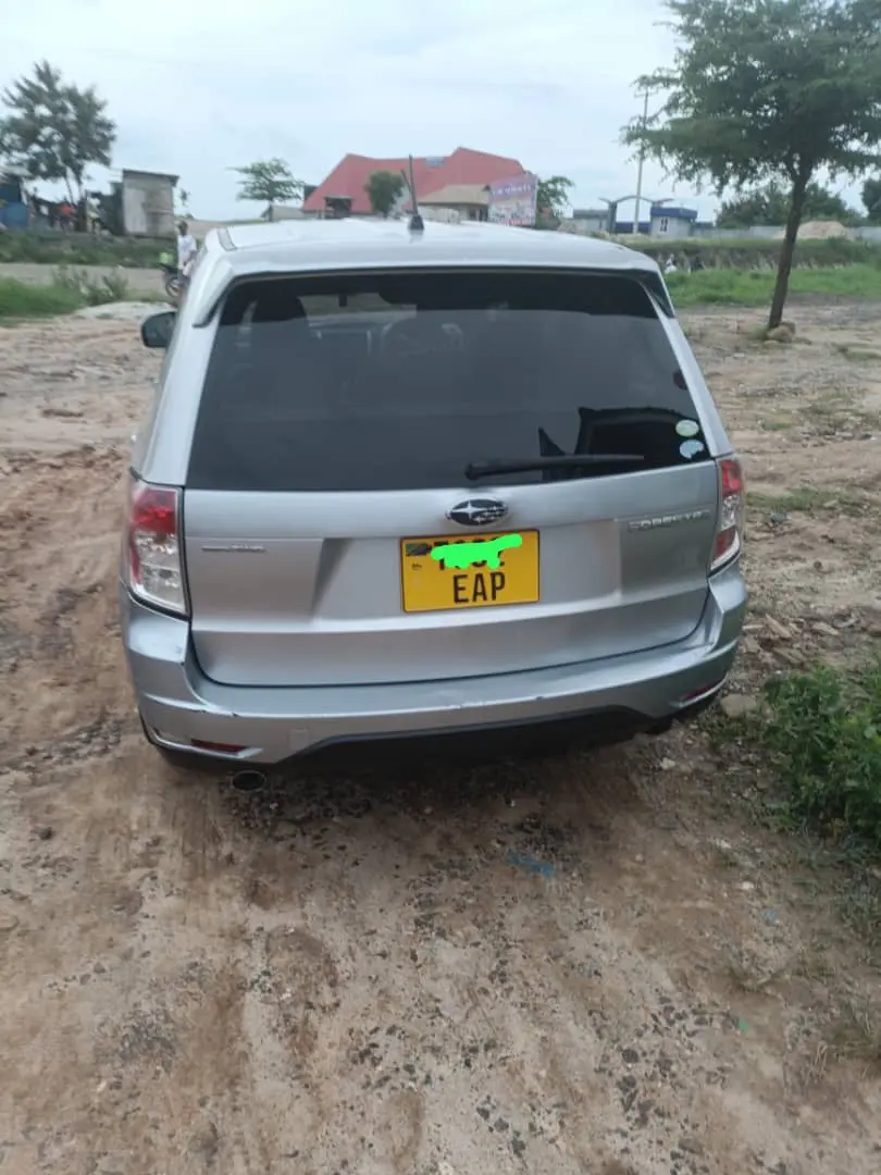 Subaru Forester Silver 17M Manual thumbnail 3