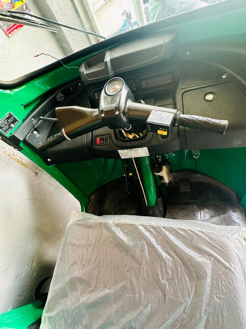 TVS King CNG / Bajaj Tuk Tuk Mpya (Ofa Maalum) thumbnail 3