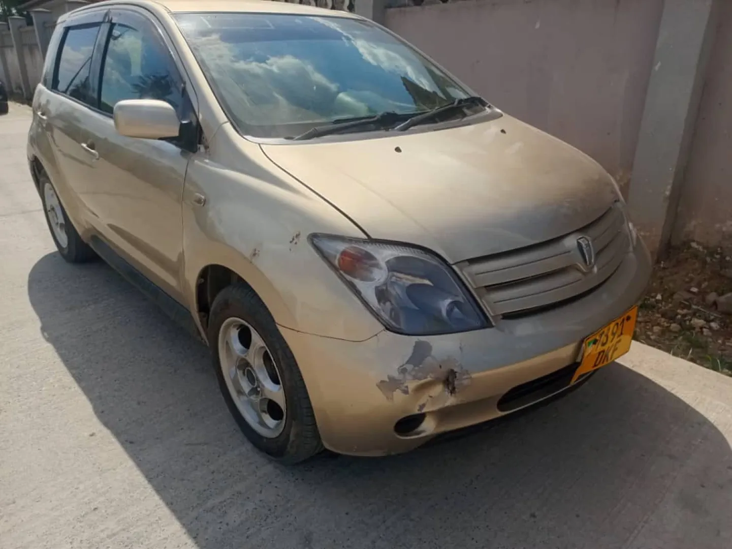 Toyota IST 2002 Gold Reg DKF
