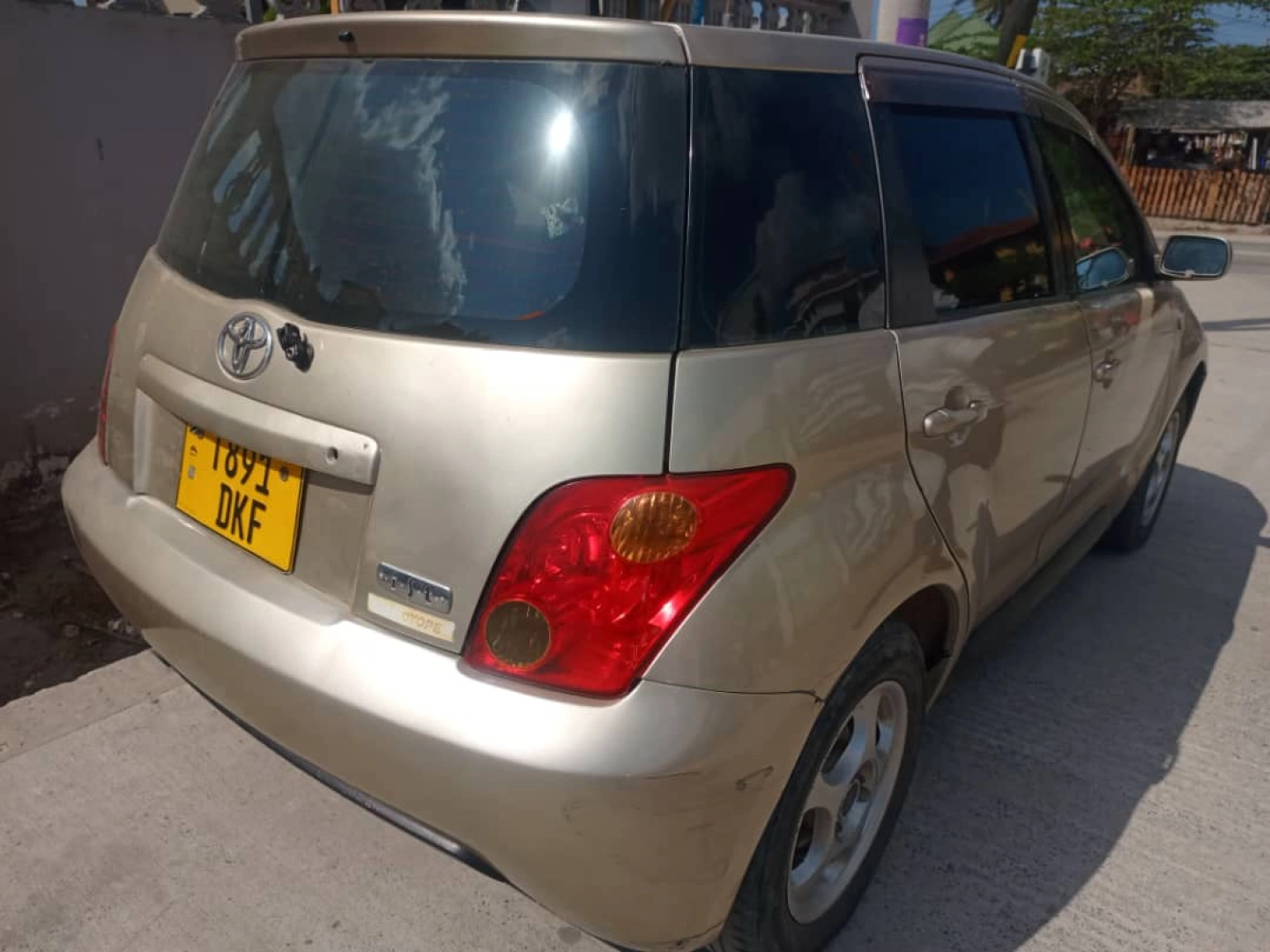 Toyota IST 2002 Gold Reg DKF thumbnail 3