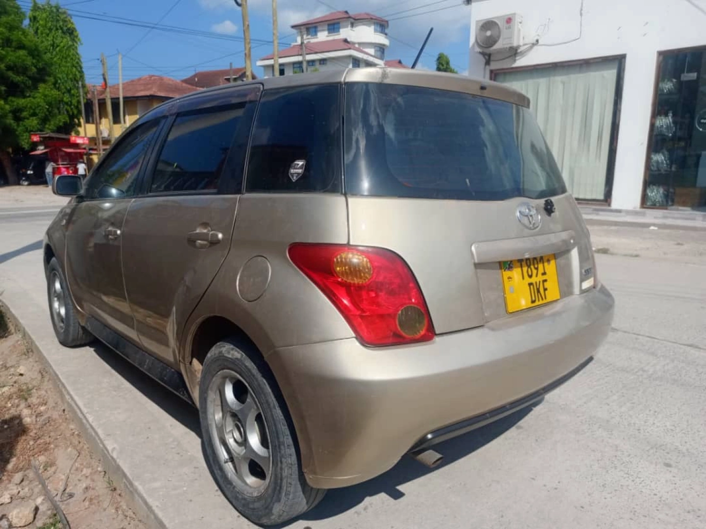 Toyota IST 2002 Gold Reg DKF thumbnail 4