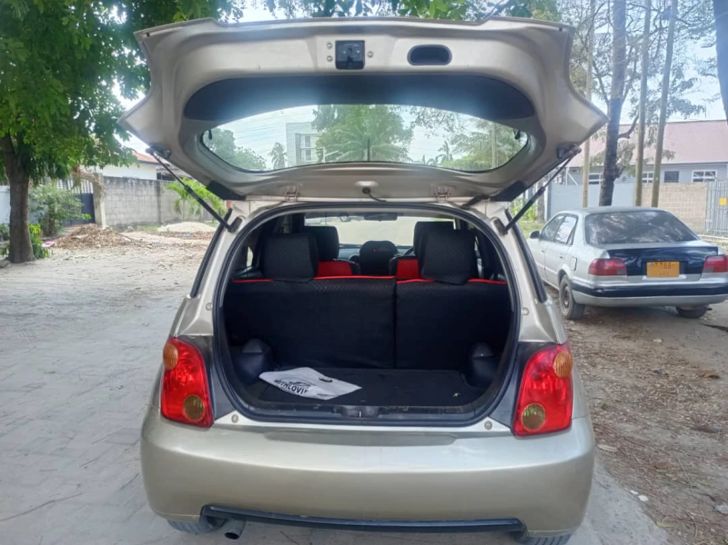 Toyota IST 2002 Gold Reg DKF thumbnail 6