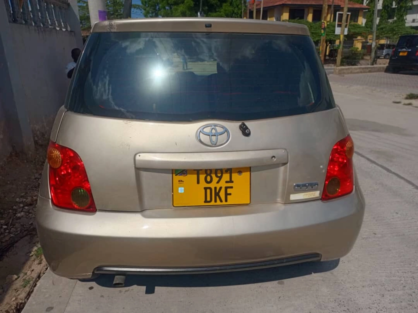 Toyota IST 2002 Gold Reg DKF thumbnail 7