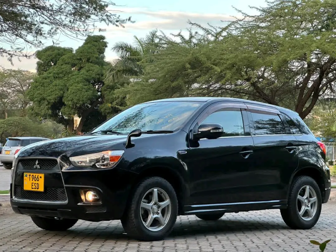 Mitsubishi RVR SUV (2010) thumbnail 2