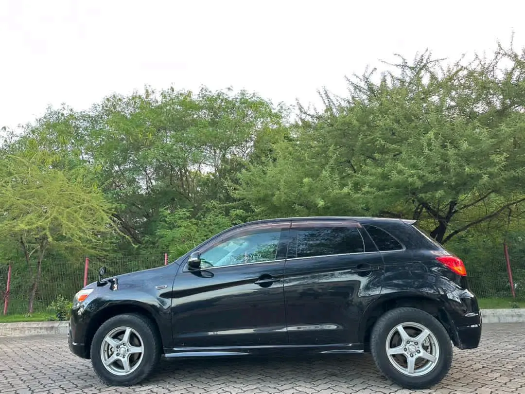 Mitsubishi RVR SUV (2010) thumbnail 3
