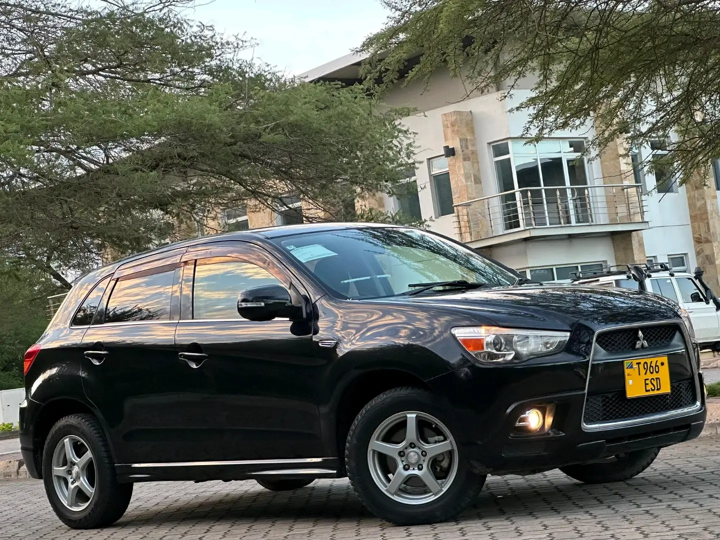Mitsubishi RVR SUV (2010) thumbnail 5