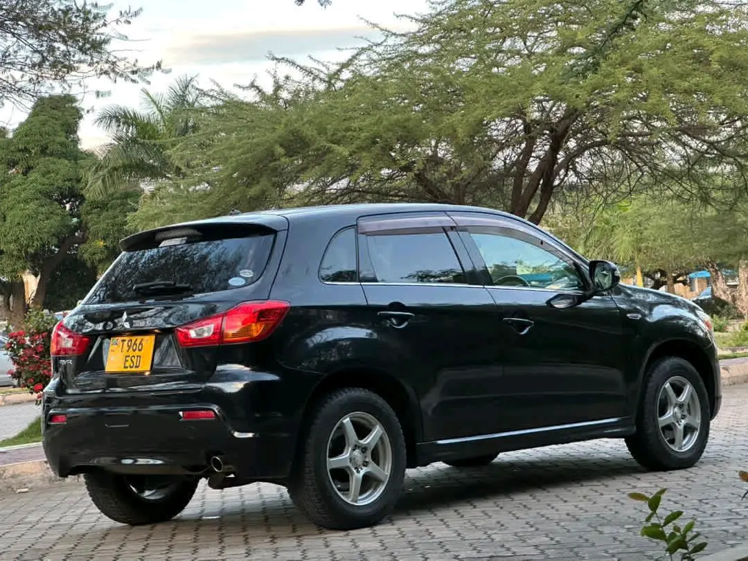 Mitsubishi RVR SUV (2010) thumbnail 6