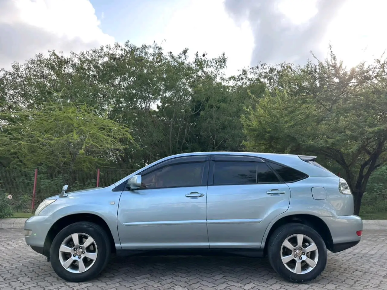 2007 Toyota Harrier SUV (Light Blue) thumbnail 4