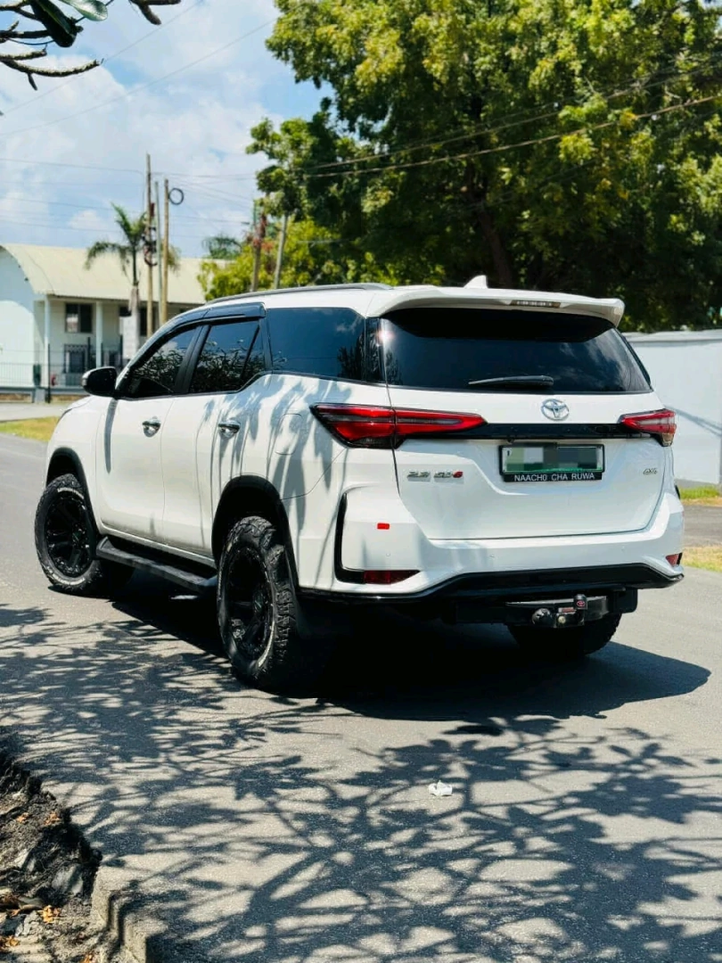 Toyota Fortuner 2023 4X4 SUV 2800cc thumbnail 5