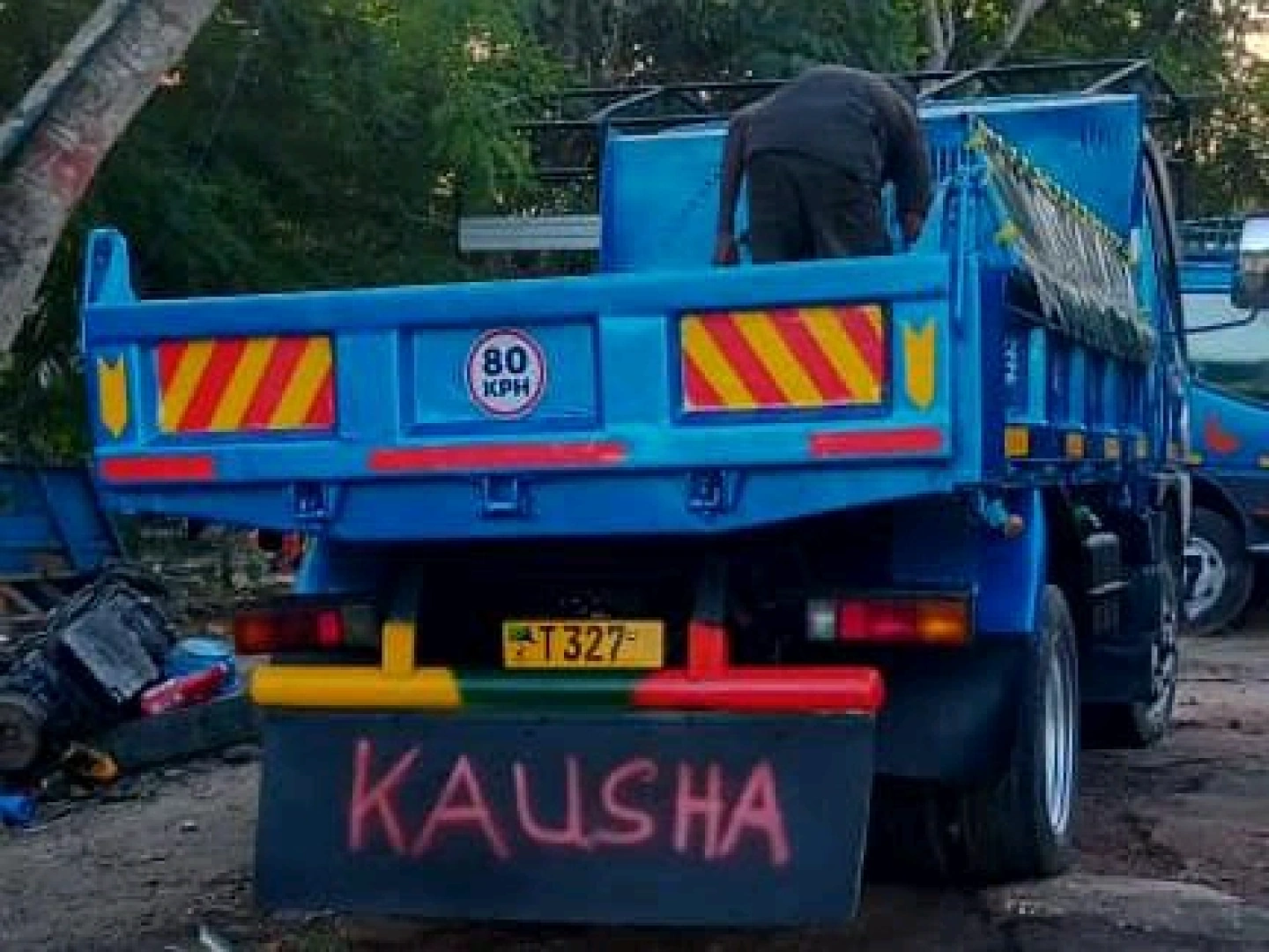 Used Mitsubishi Canter Tipper Truck T327 ELH thumbnail 2