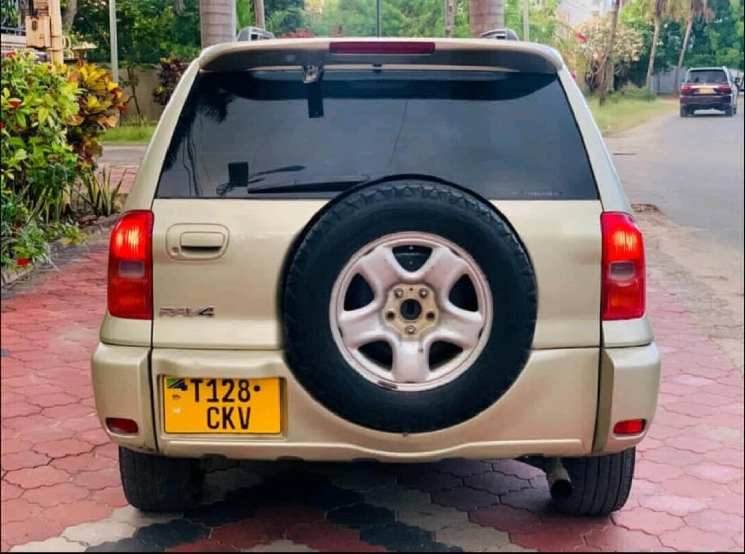 Toyota Rav4 SUV Second Generation thumbnail 2