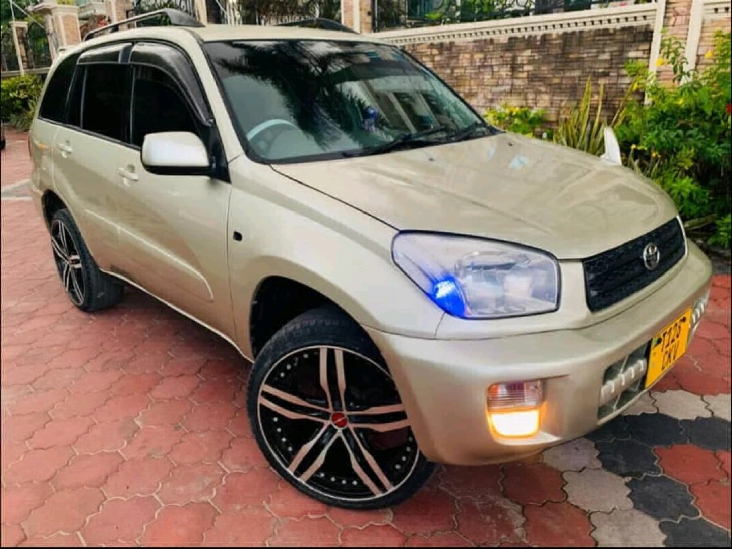 Toyota Rav4 SUV Second Generation thumbnail 3