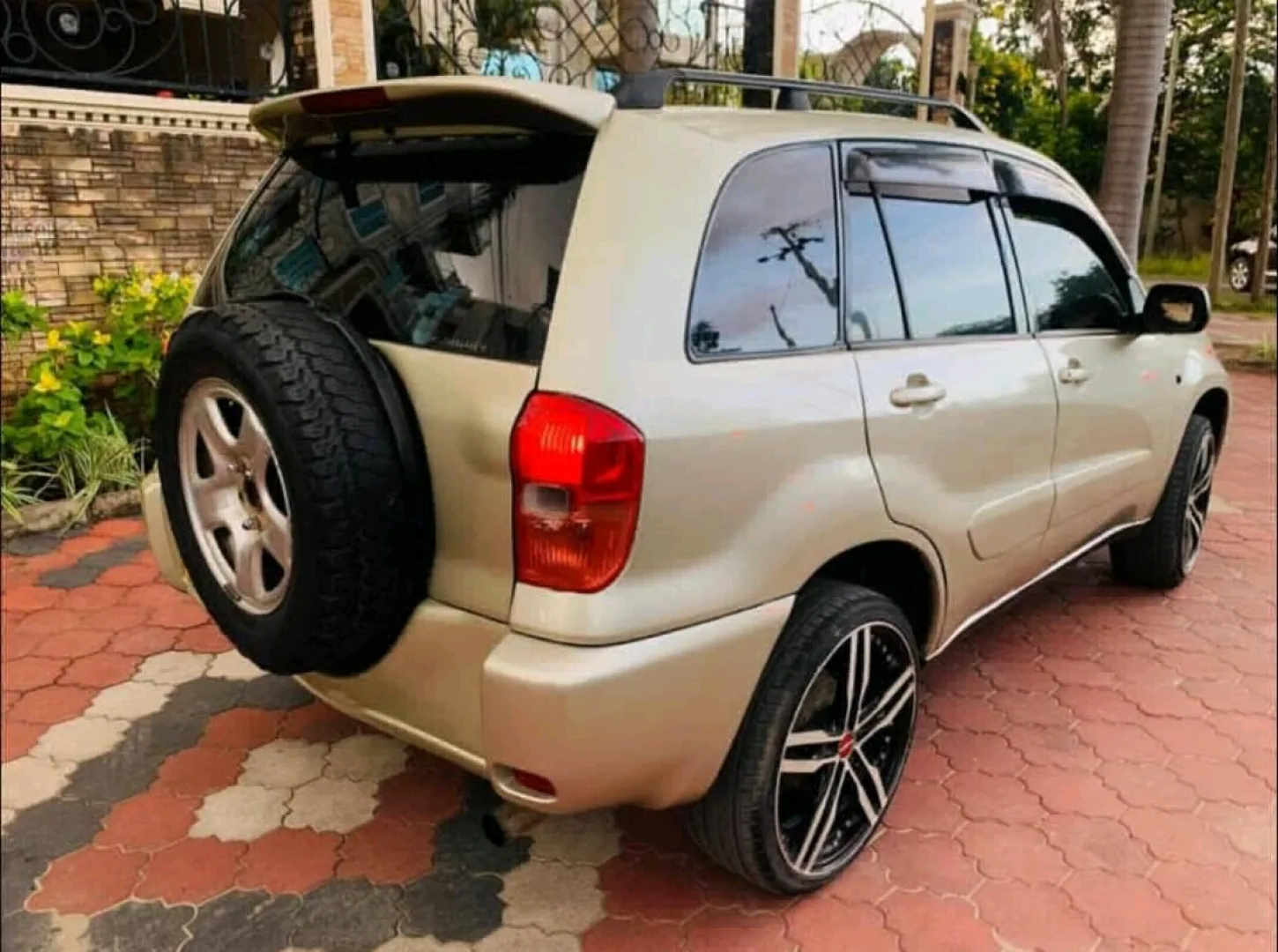 Toyota Rav4 SUV Second Generation thumbnail 5