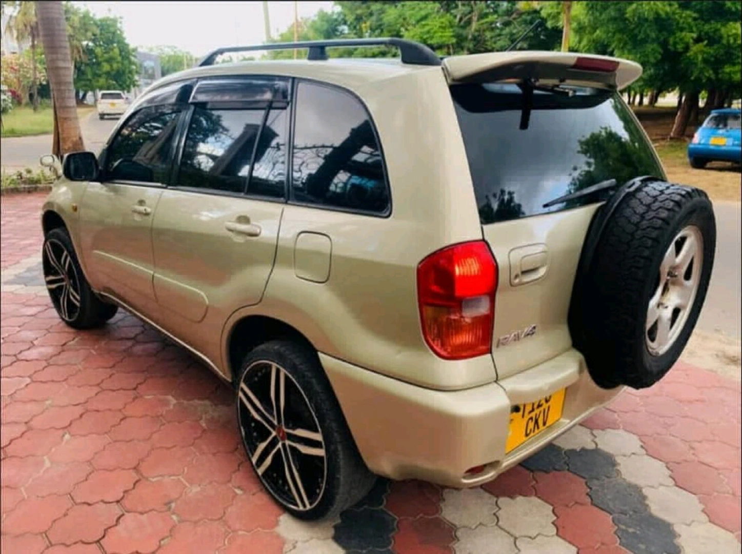 Toyota Rav4 SUV Second Generation thumbnail 6