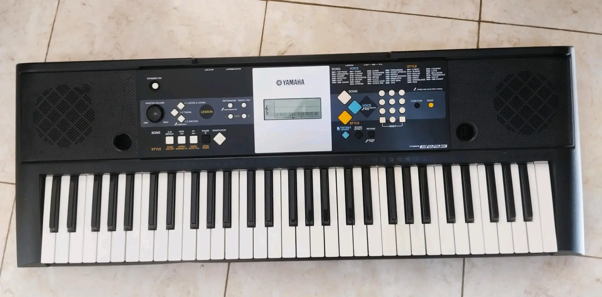 Yamaha PSR-E223 Keyboard