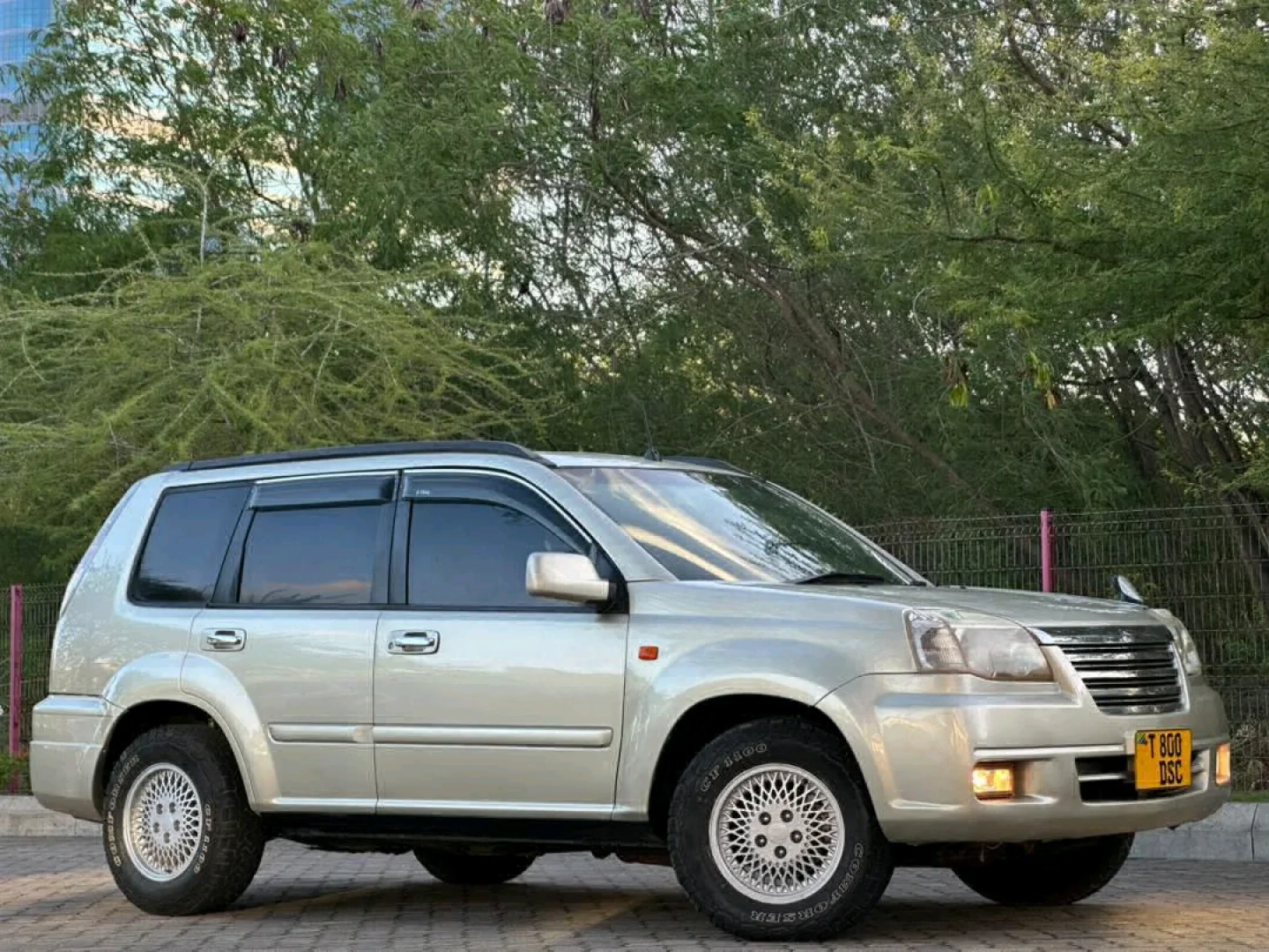 Used Nissan X-Trail SUV 2005 - 1990cc thumbnail 2