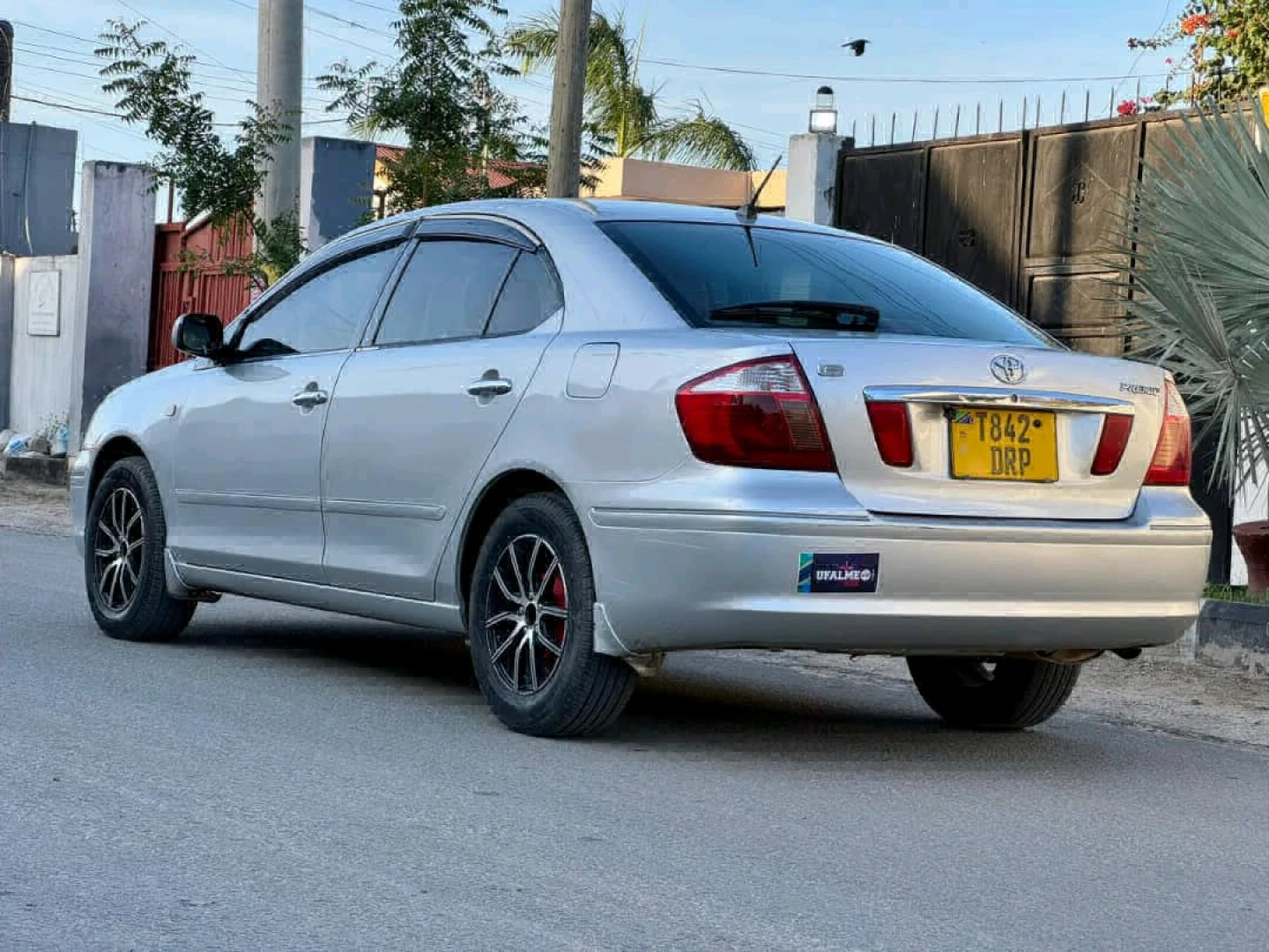 Silver 2004 Toyota Premio F Sedan (1490cc) thumbnail 2