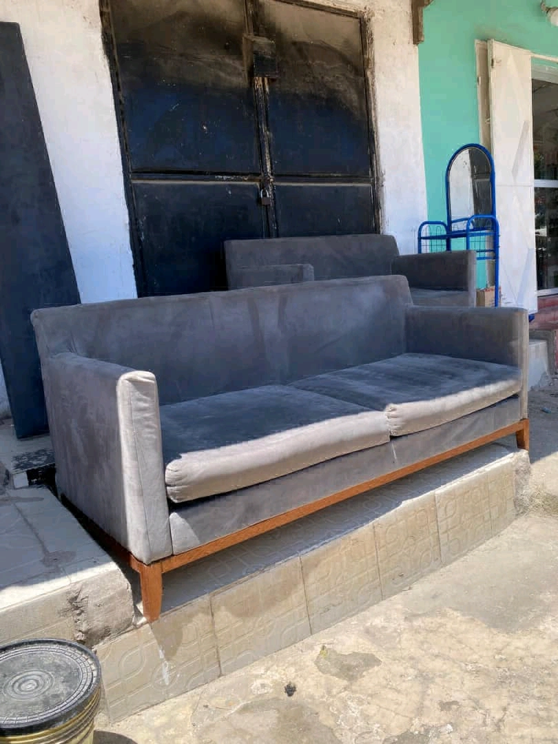 Seti ya Sofa Mbili za Kijivu (Spring na Fiber) thumbnail 2