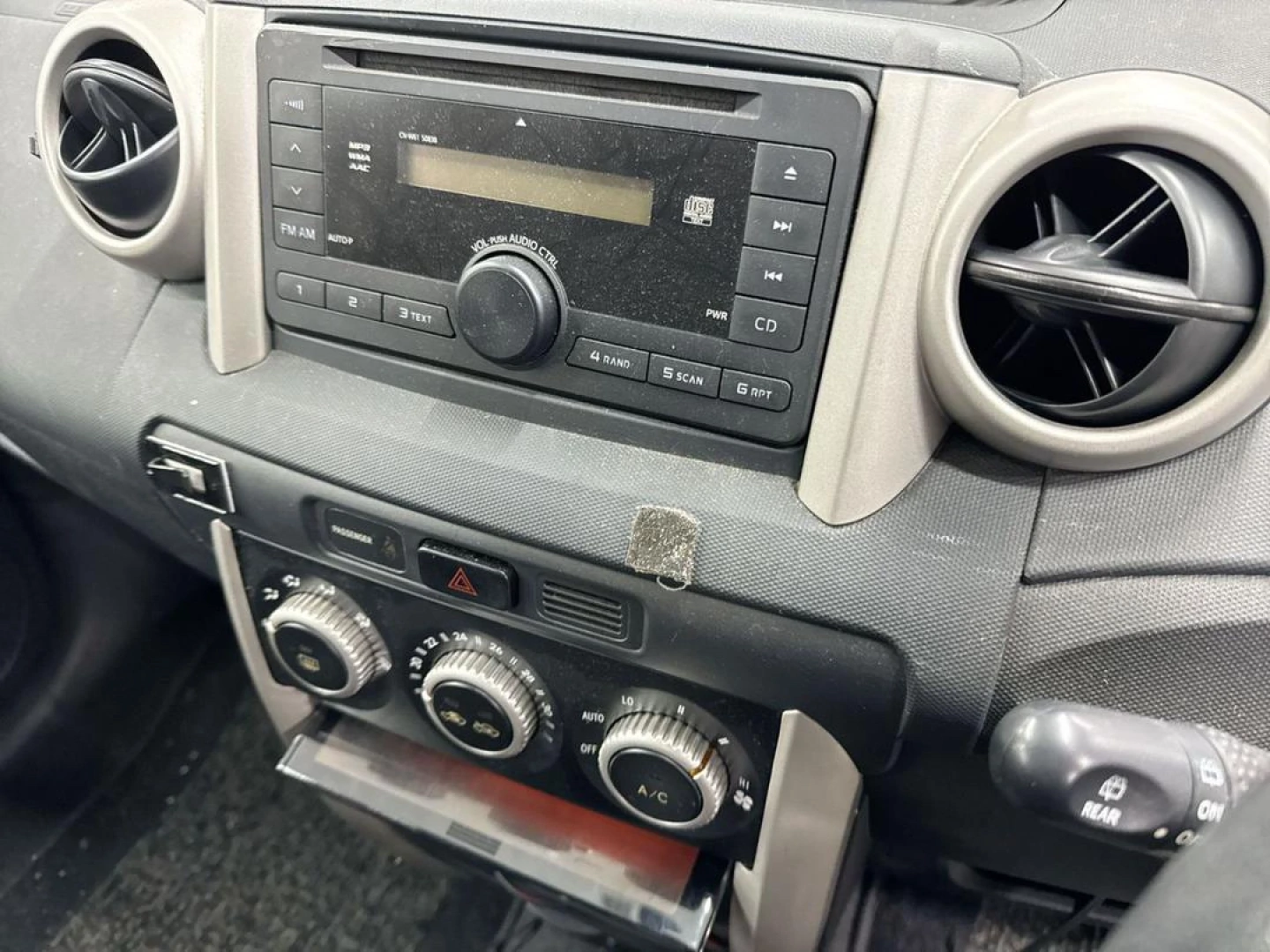 Toyota IST 2004, 1300cc (Mkopo/Installments) thumbnail 5