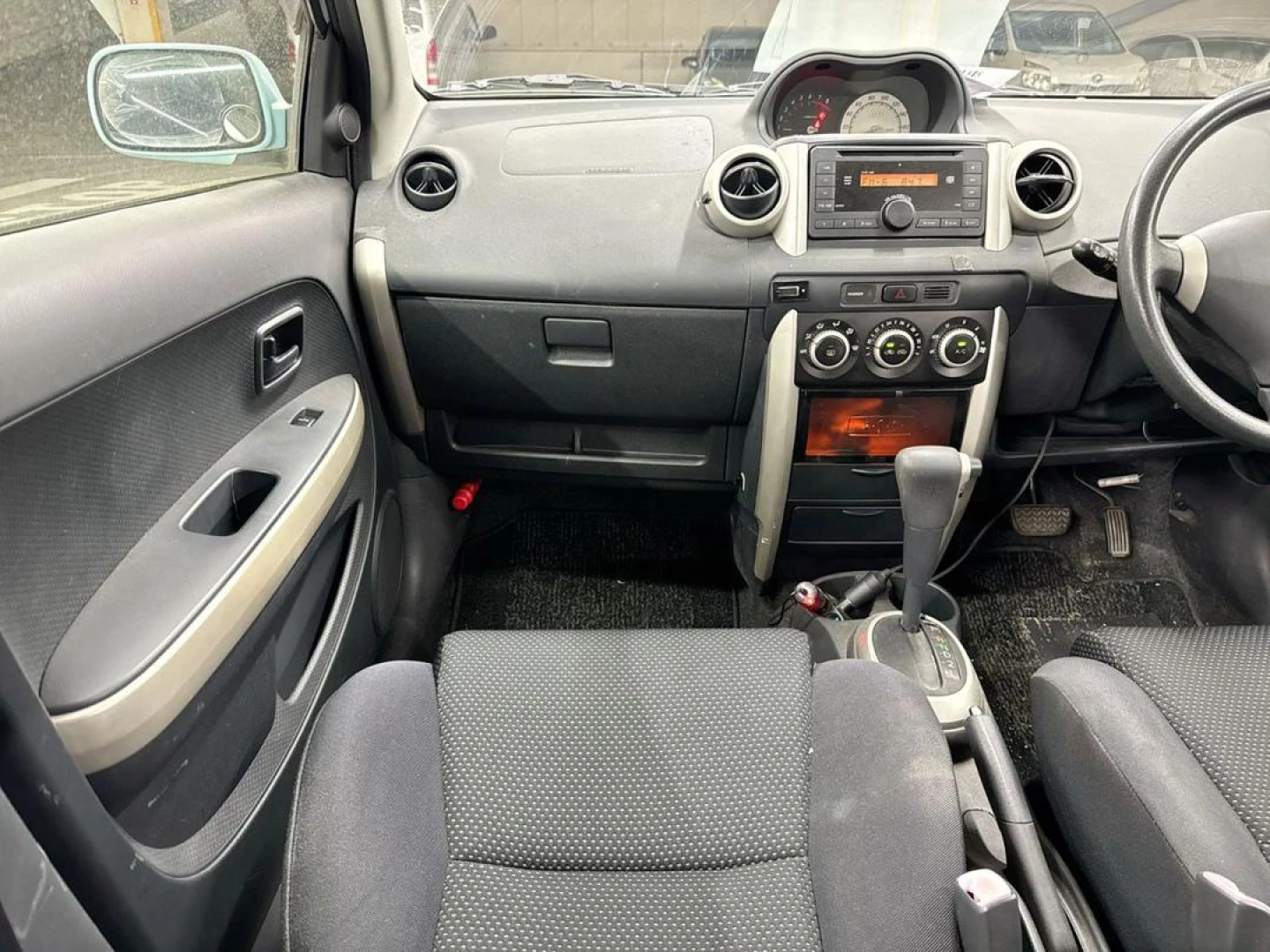 Toyota IST 2004, 1300cc (Mkopo/Installments) thumbnail 8