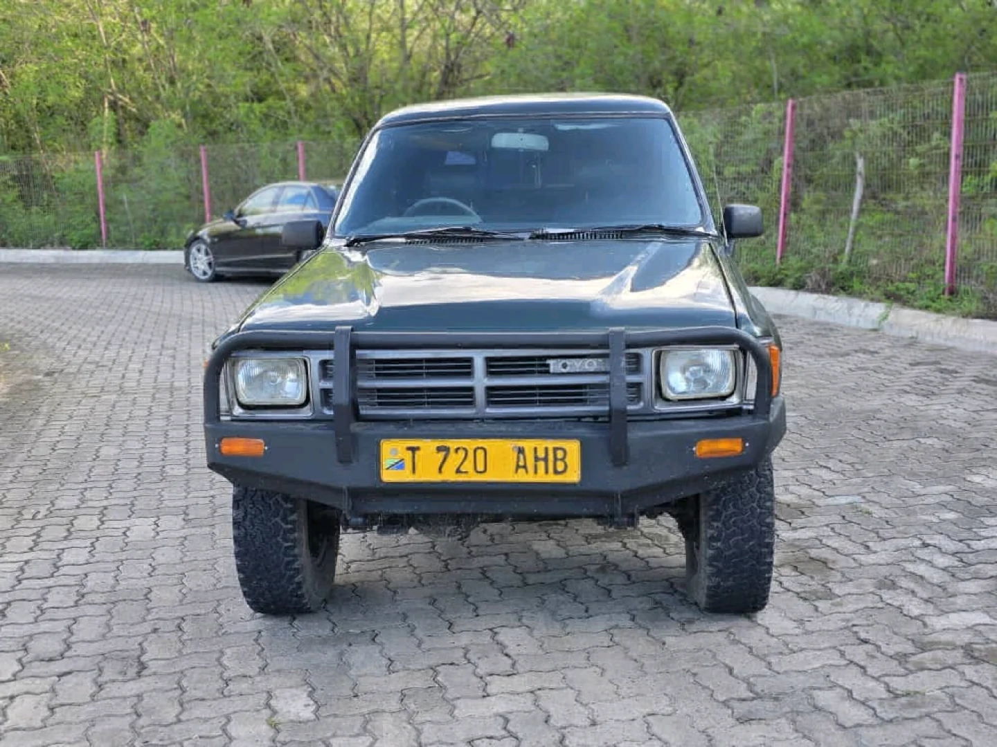 Toyota Hilux Double Cabin Pickup Truck 2000