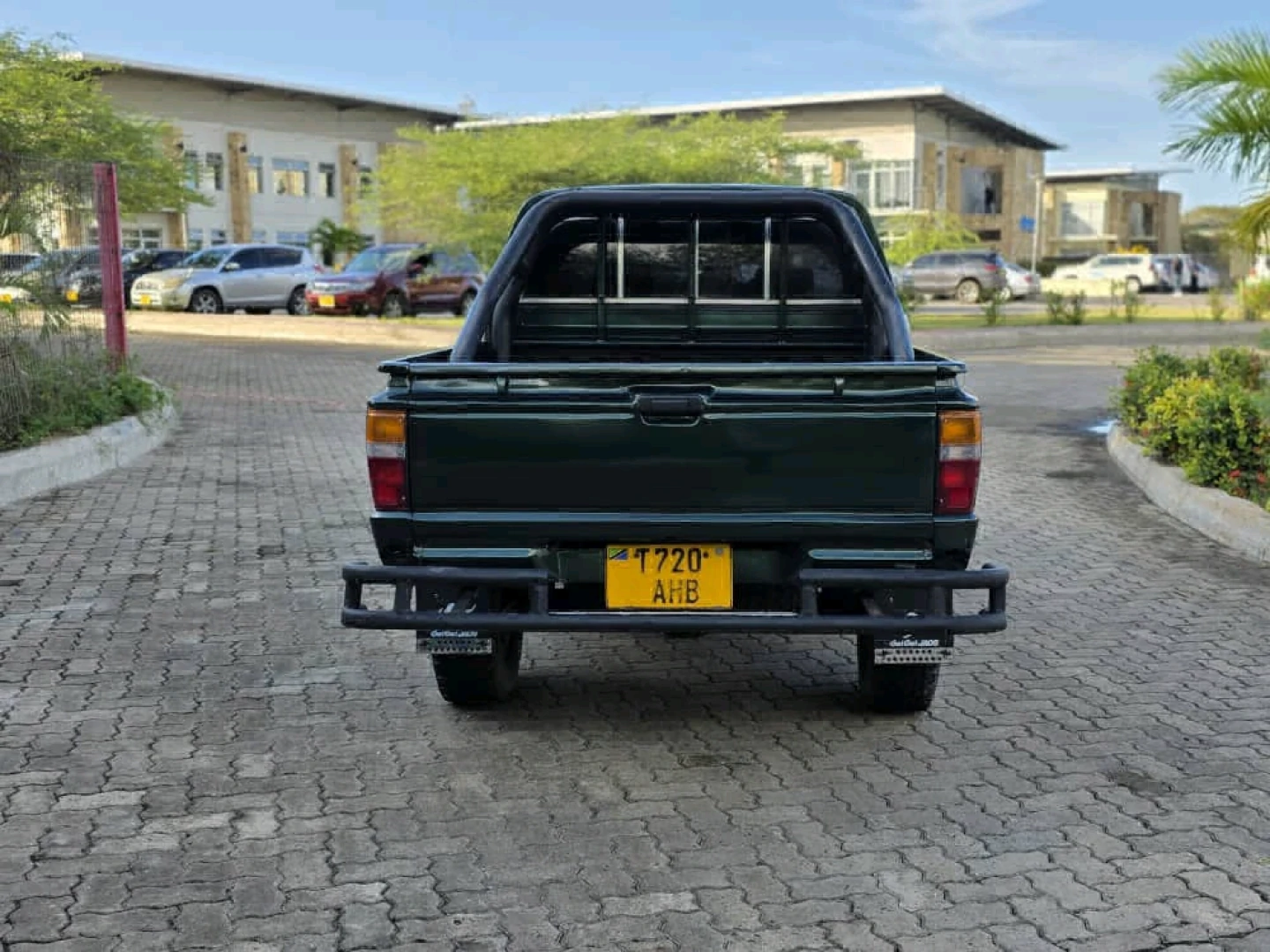 Toyota Hilux Double Cabin Pickup Truck 2000 thumbnail 5