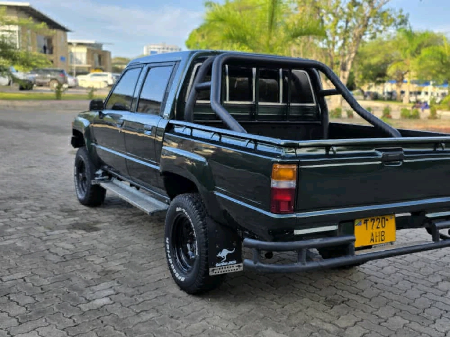 Toyota Hilux Double Cabin Pickup Truck 2000 thumbnail 7