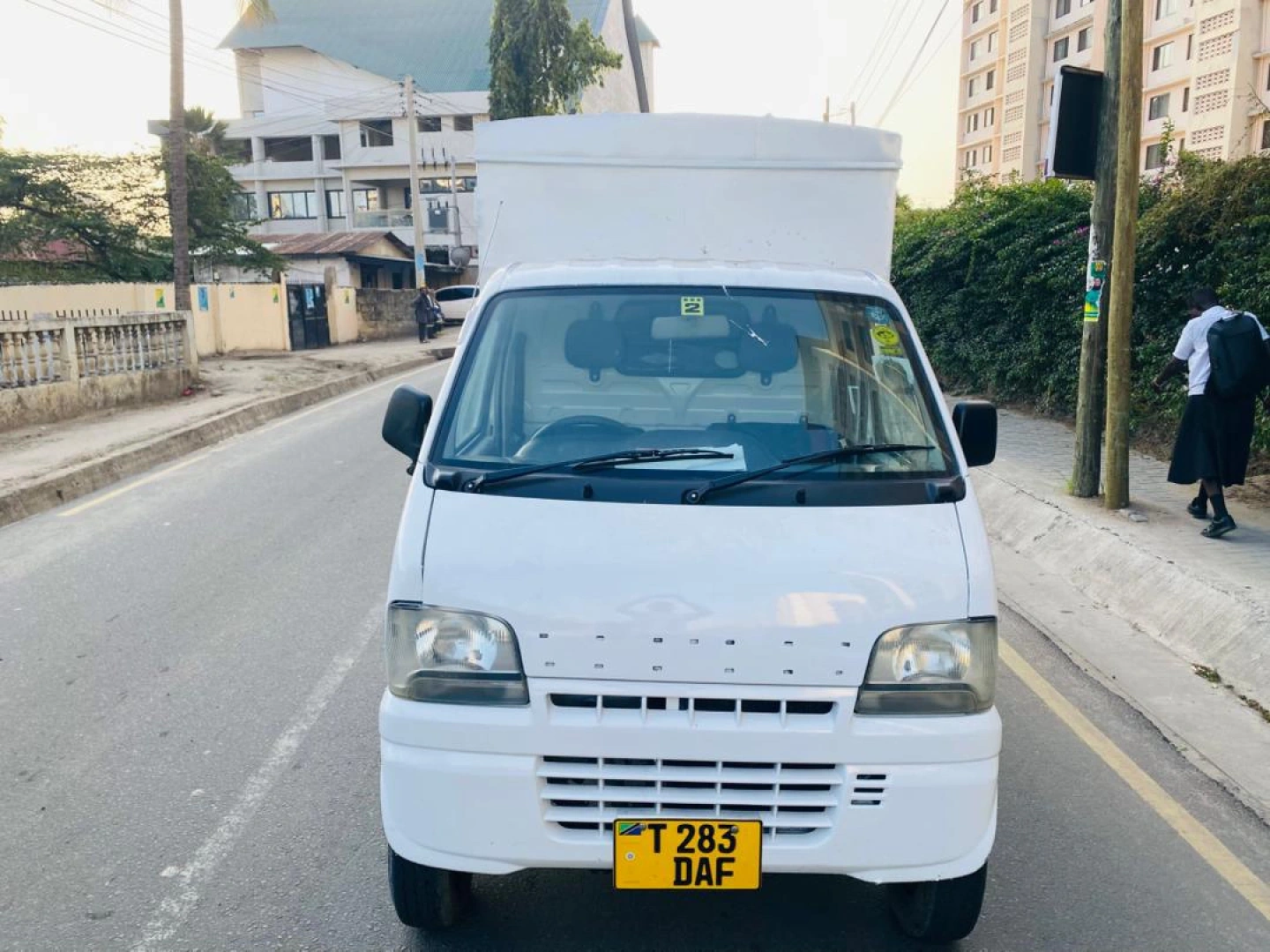 Suzuki Carry DAF Box Truck for Sale thumbnail 2