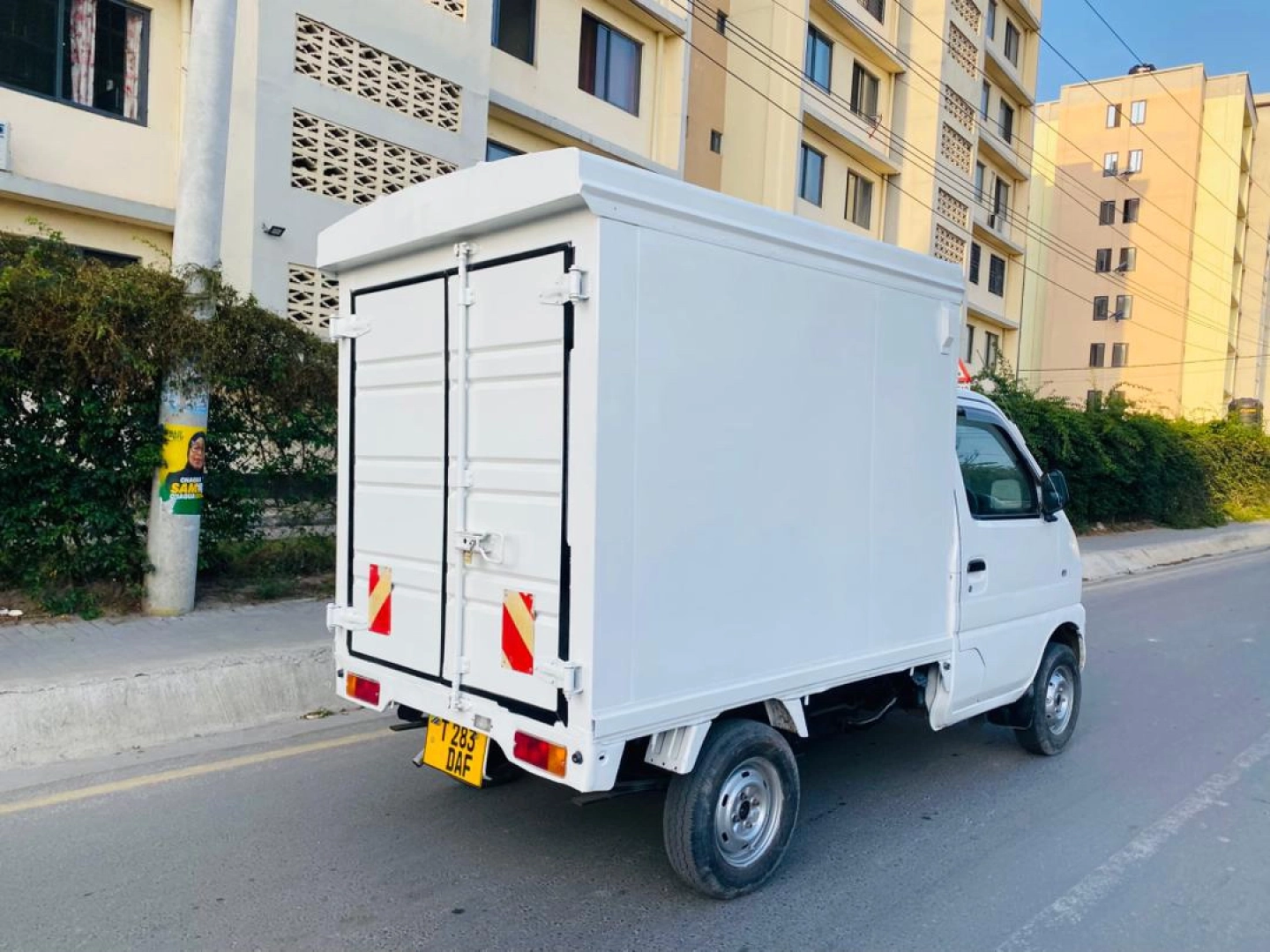 Suzuki Carry DAF Box Truck for Sale thumbnail 3