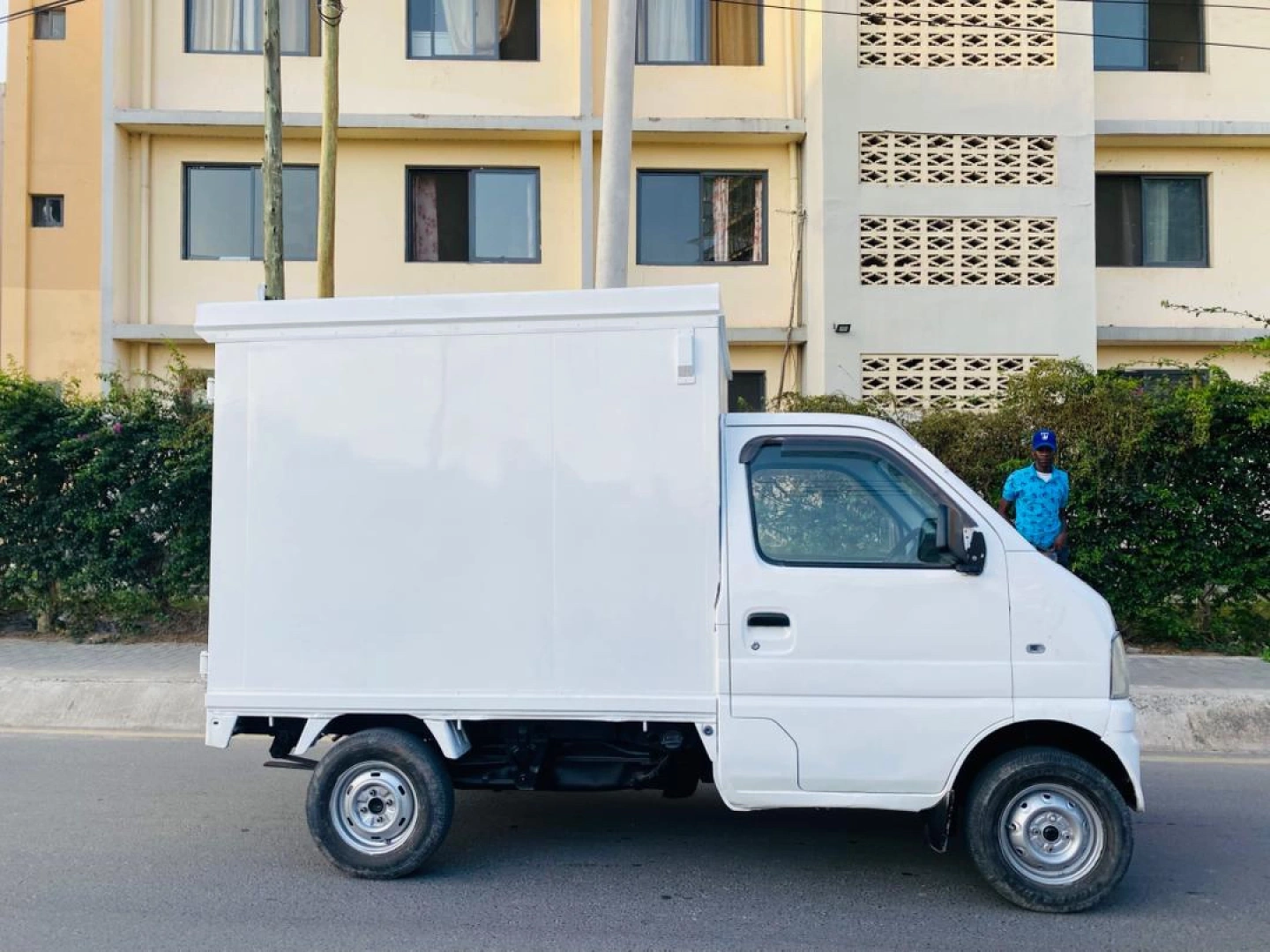 Suzuki Carry DAF Box Truck for Sale thumbnail 4