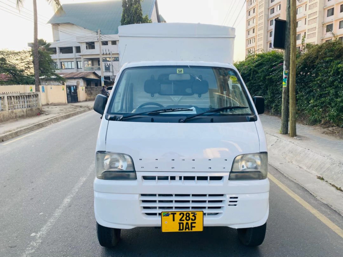 Suzuki Carry DAF Box Truck for Sale thumbnail 5