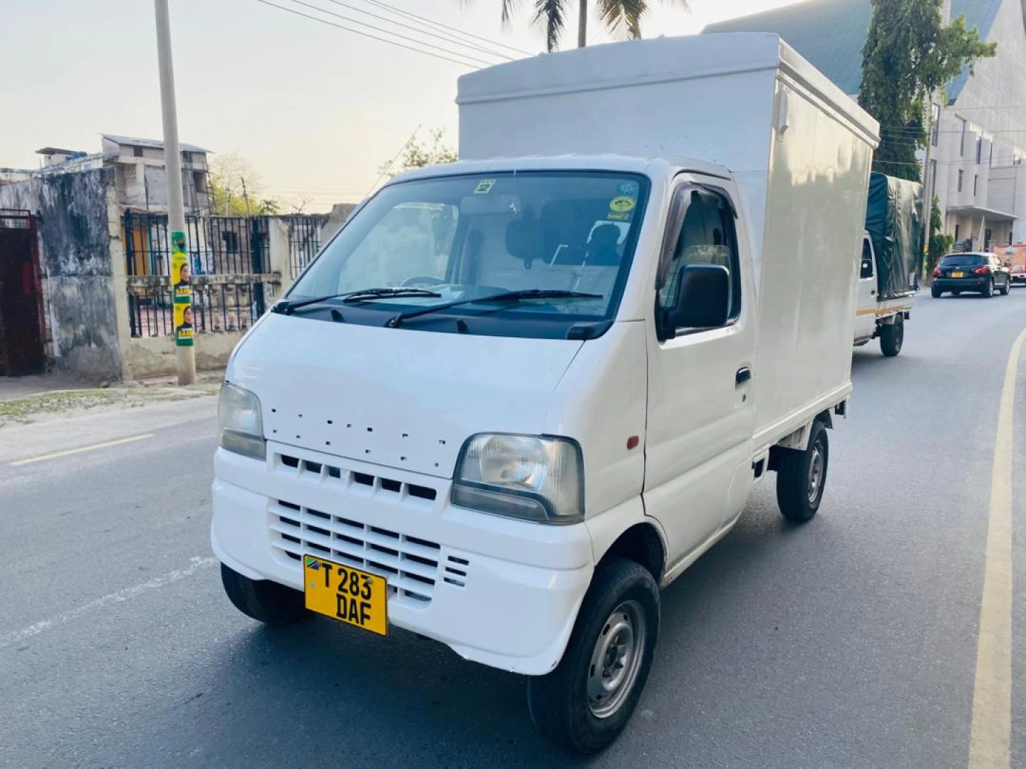 Suzuki Carry DAF Box Truck for Sale thumbnail 6