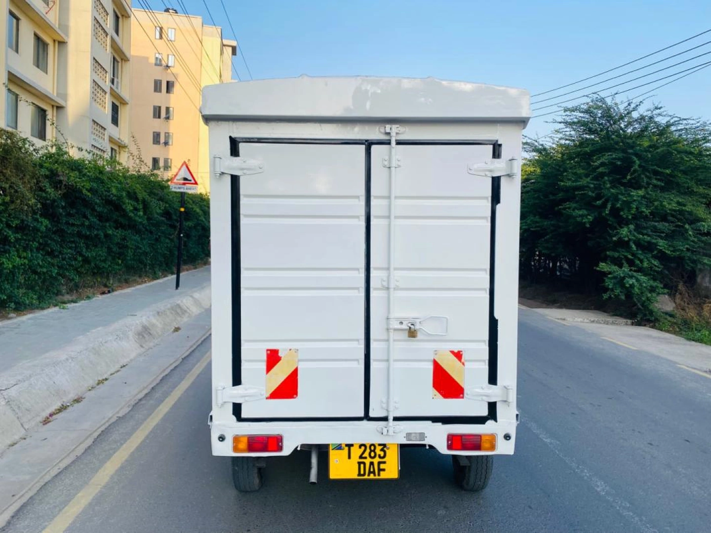 Suzuki Carry DAF Box Truck for Sale thumbnail 7