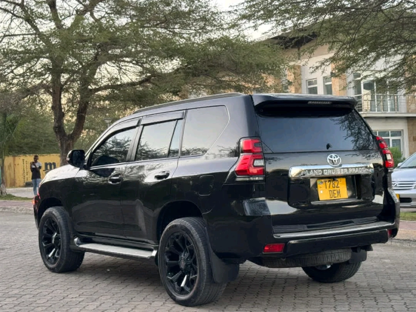 Toyota Land Cruiser Prado 150 (2018) thumbnail 2