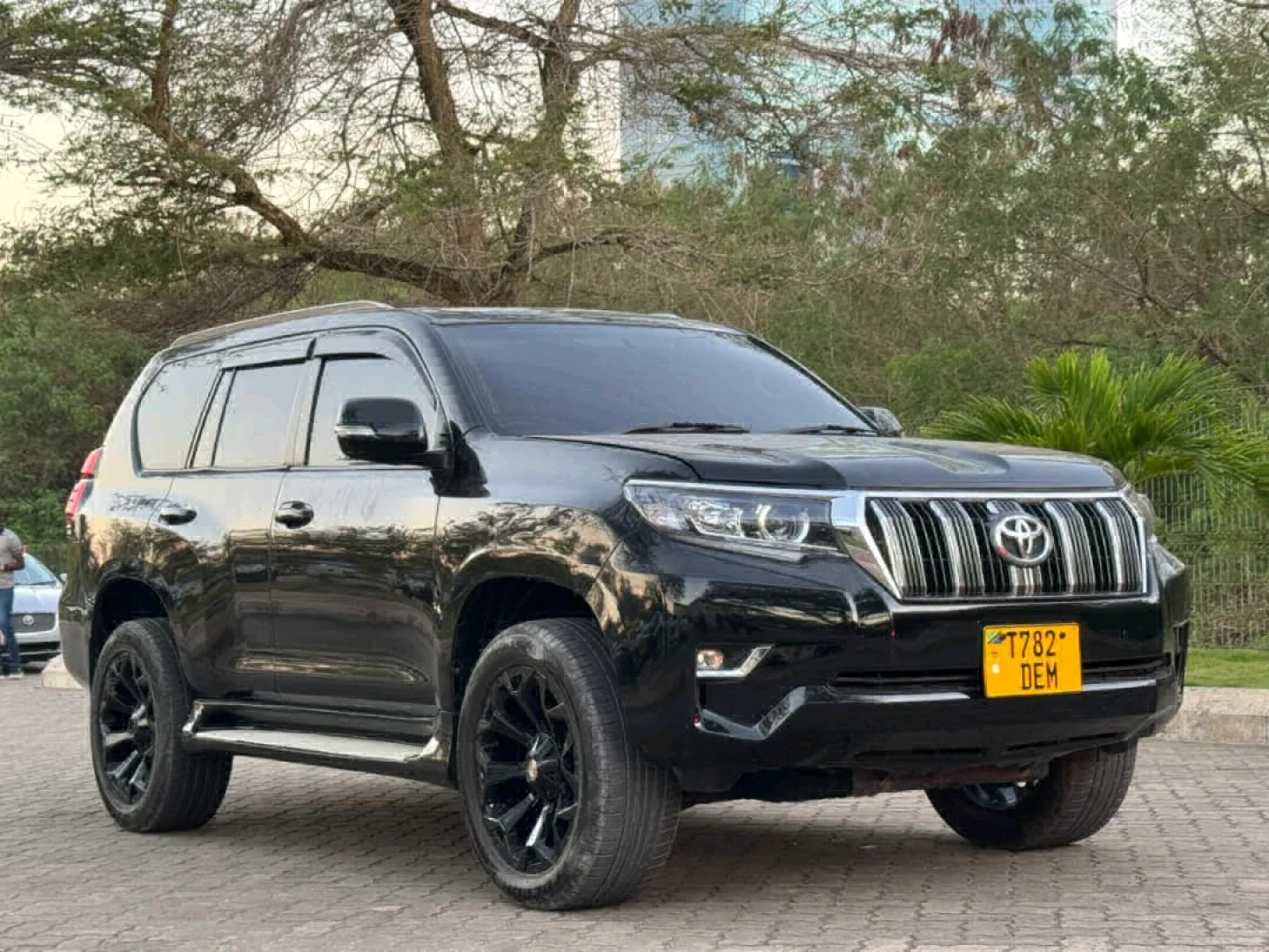 Toyota Land Cruiser Prado 150 (2018) thumbnail 3
