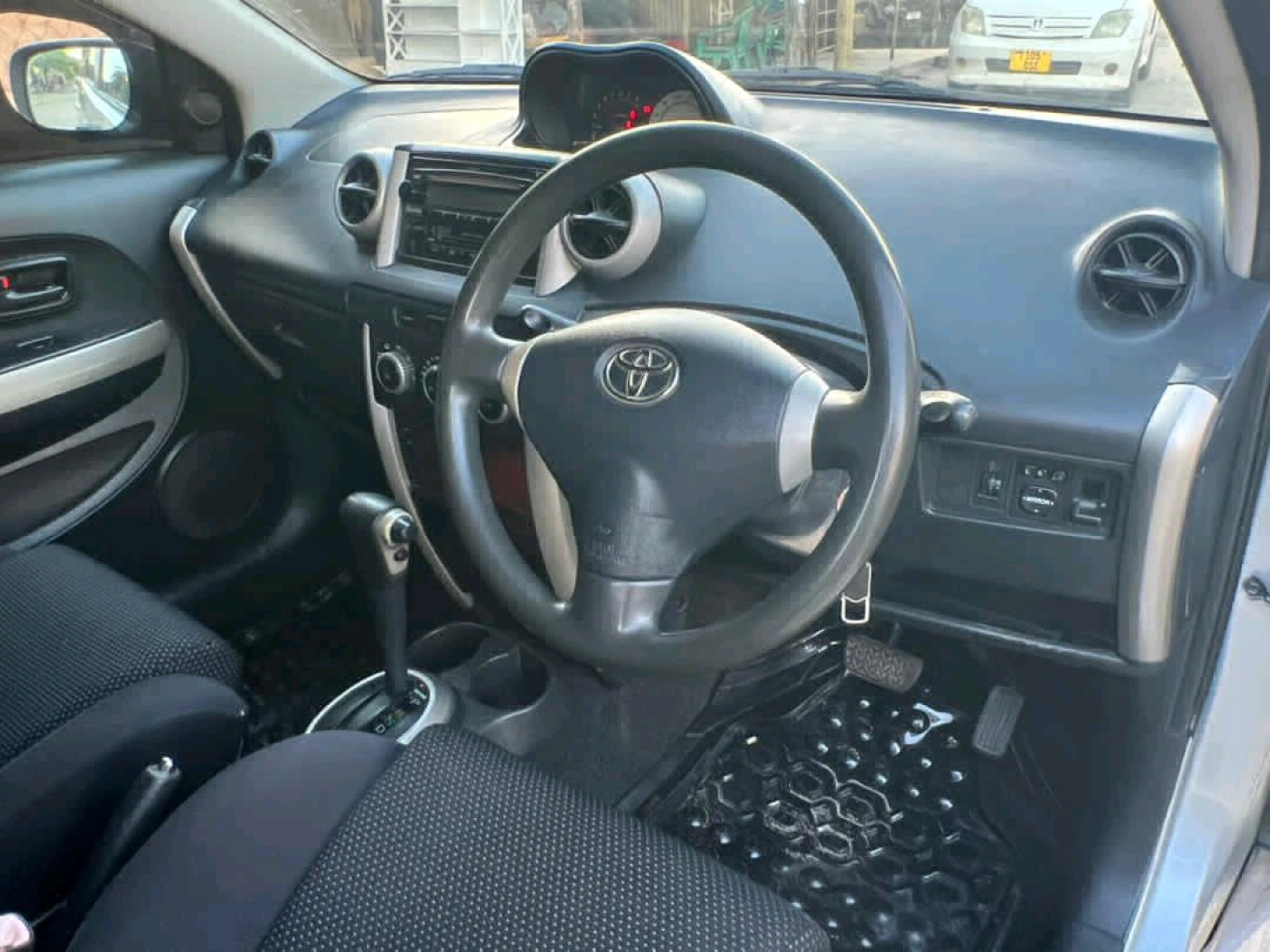 Used Toyota Ist 2003 Model thumbnail 9