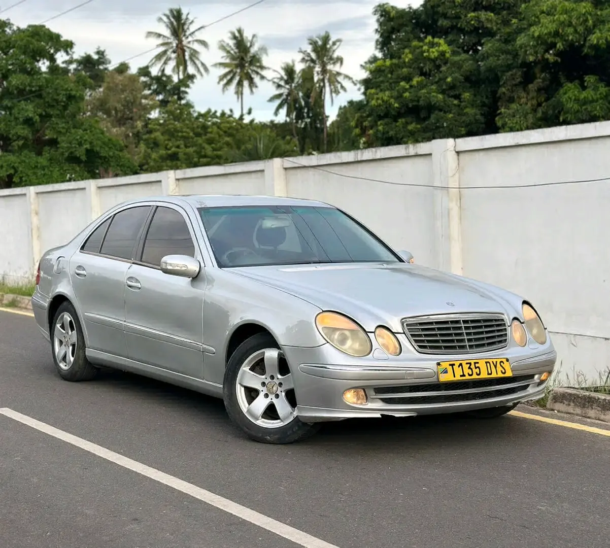 2004 Mercedes-Benz Sedan thumbnail 2