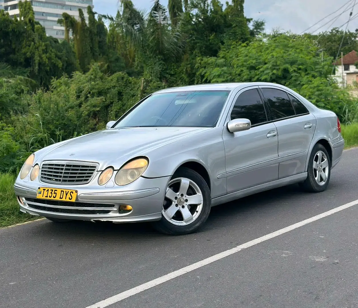 2004 Mercedes-Benz Sedan thumbnail 3