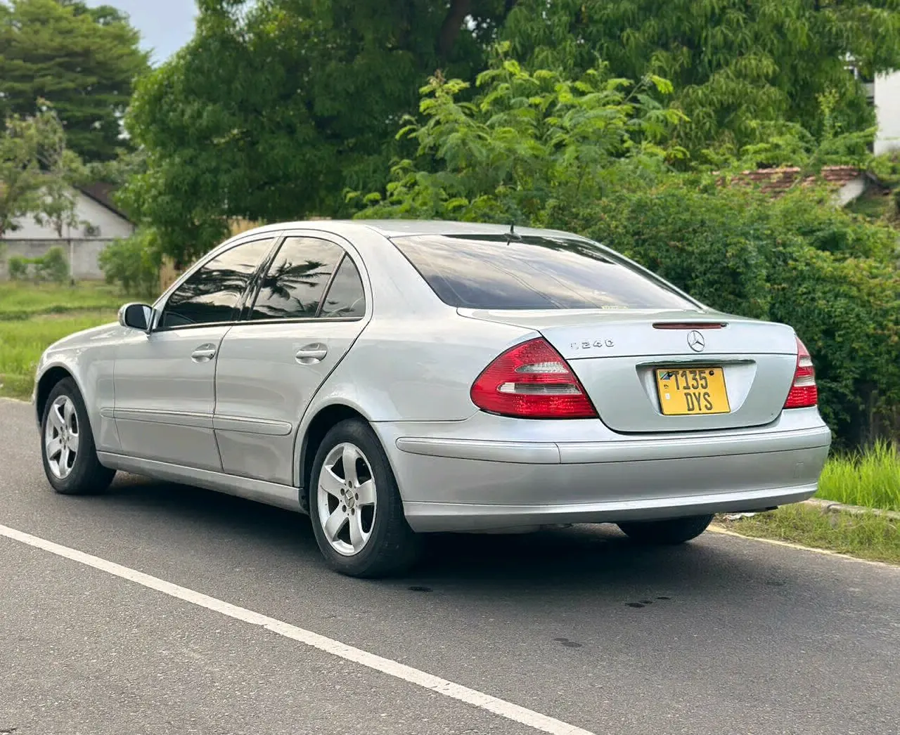 2004 Mercedes-Benz Sedan thumbnail 4