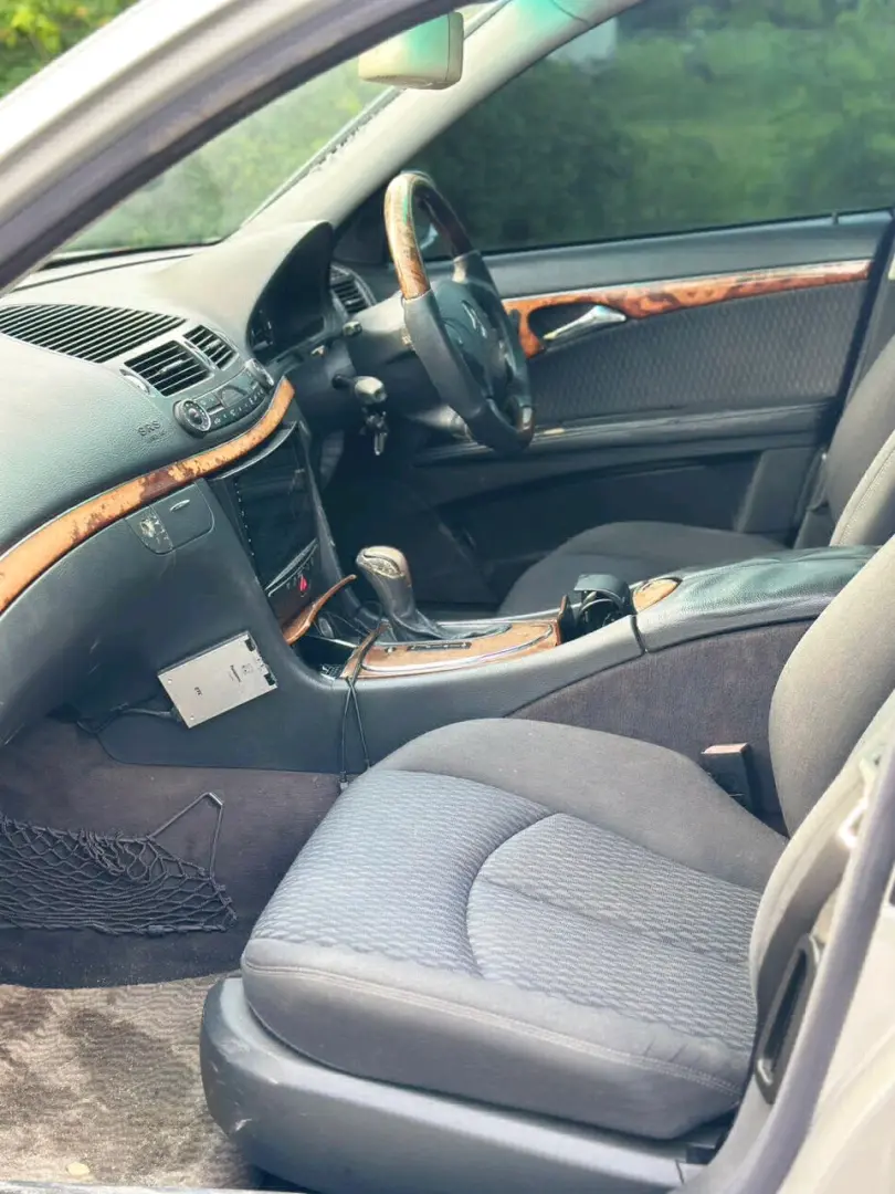 2004 Mercedes-Benz Sedan thumbnail 6
