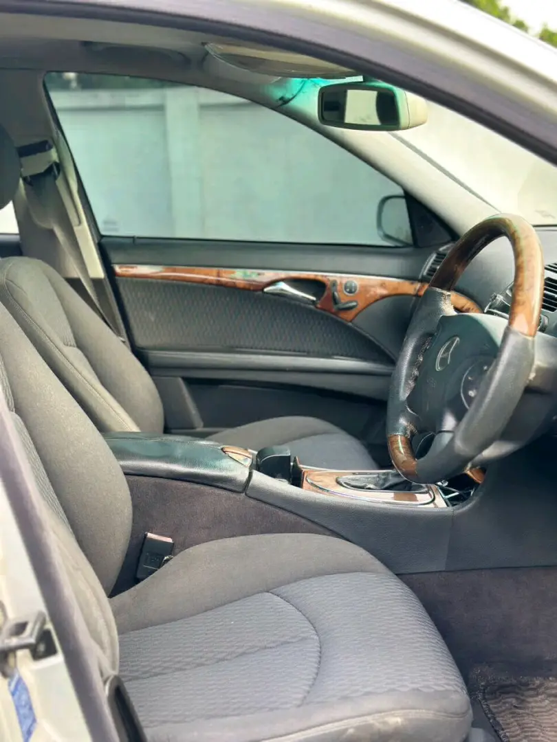 2004 Mercedes-Benz Sedan thumbnail 7