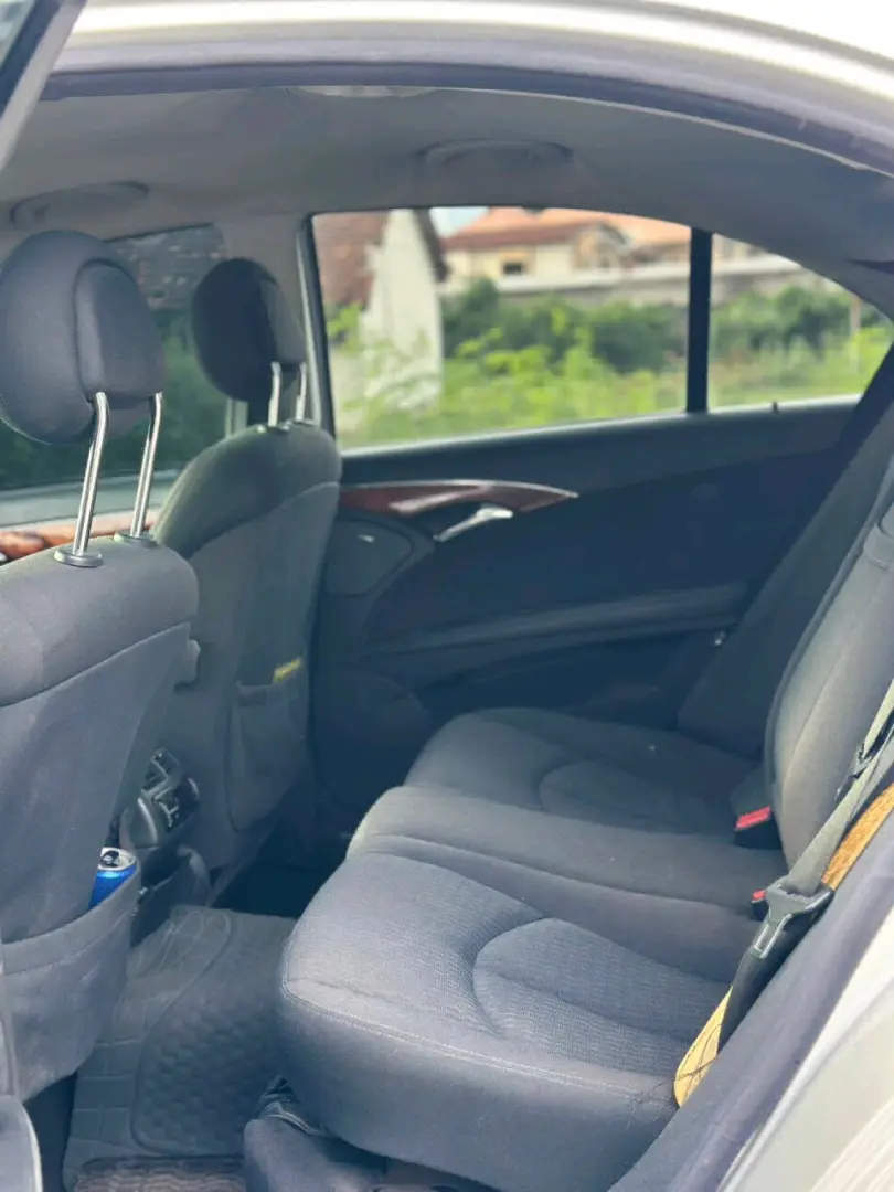 2004 Mercedes-Benz Sedan thumbnail 8
