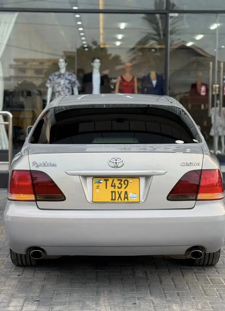 Toyota Crown Royal Saloon thumbnail 4