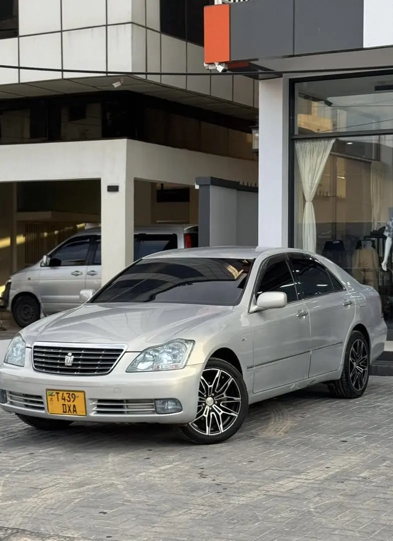 Toyota Crown Royal Saloon thumbnail 6