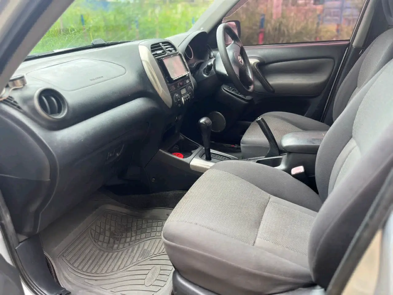 Silver Toyota RAV4 2003 (DQC)
