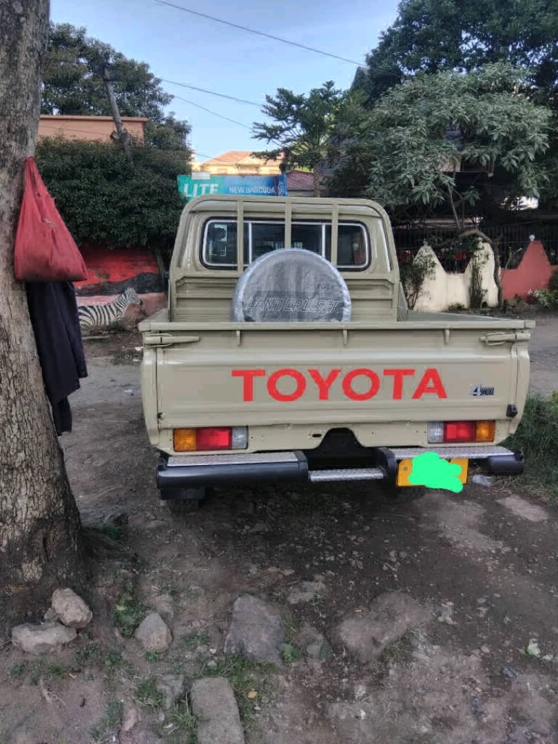 2018 Toyota Land Cruiser Double Cabin Pickup thumbnail 2