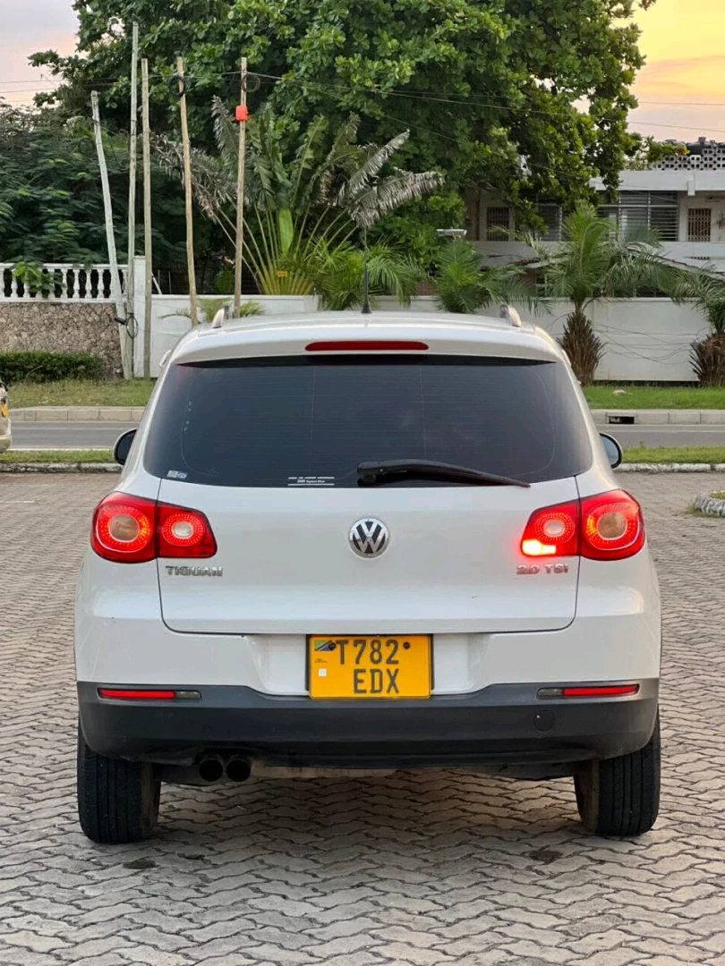 Volkswagen Tiguan SUV 2008 White thumbnail 6