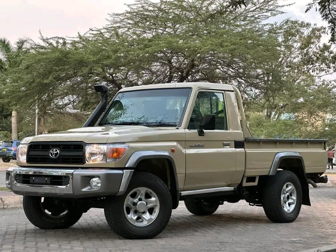 2017 Toyota Land Cruiser Pickup 1HZ thumbnail 4