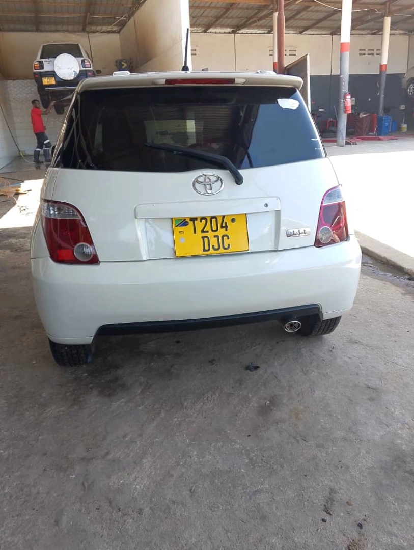 Toyota Ist DJC Full AC 1290 CC thumbnail 5